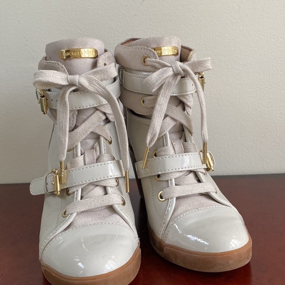 Michael Kors Wedge Ankle Bootie 6.5M